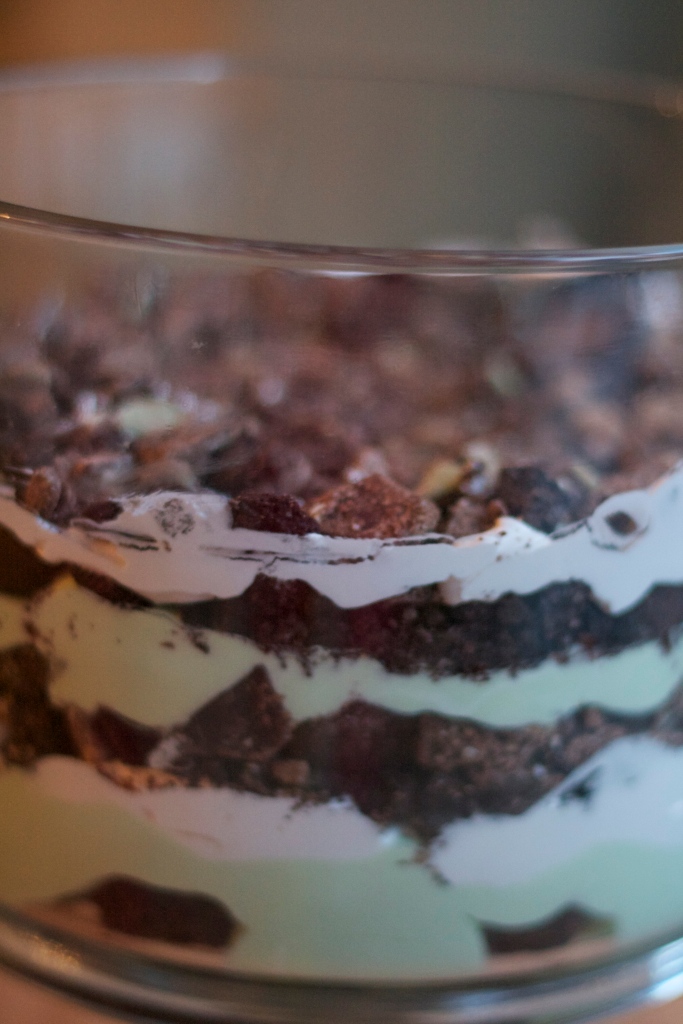 st. patrick's day mint chocolate trifle, dessert, brownie and oreo trifle